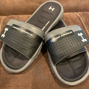 Under Armour, foam 4H slip ons, size 3